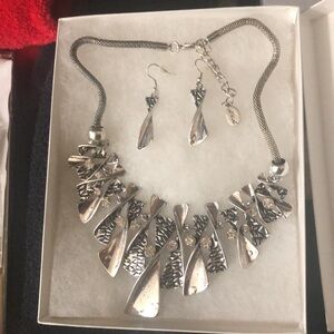 Silver rhinestone necklace and earrings set